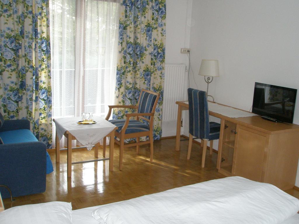 Gaestehaus Lauterbacher Neumarkt am Wallersee Extérieur photo