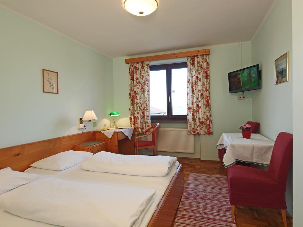 Gaestehaus Lauterbacher Neumarkt am Wallersee Extérieur photo