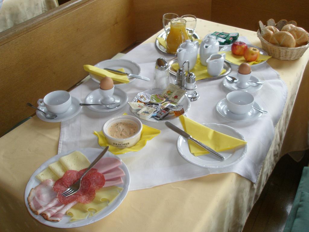 Gaestehaus Lauterbacher Neumarkt am Wallersee Extérieur photo