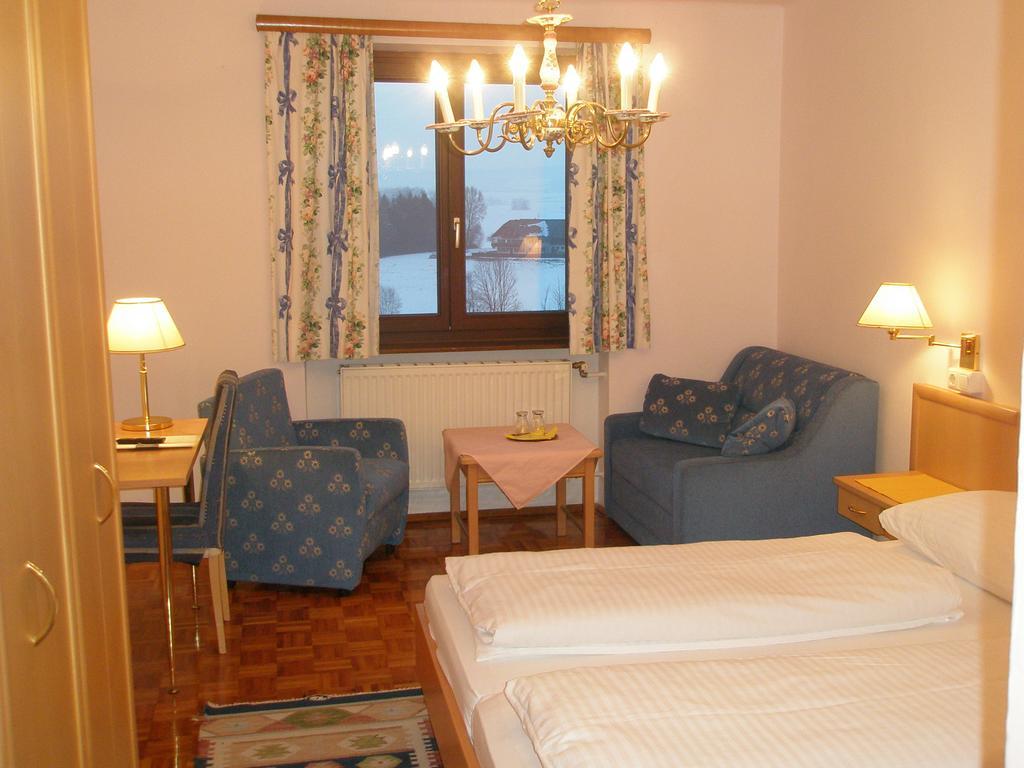 Gaestehaus Lauterbacher Neumarkt am Wallersee Extérieur photo